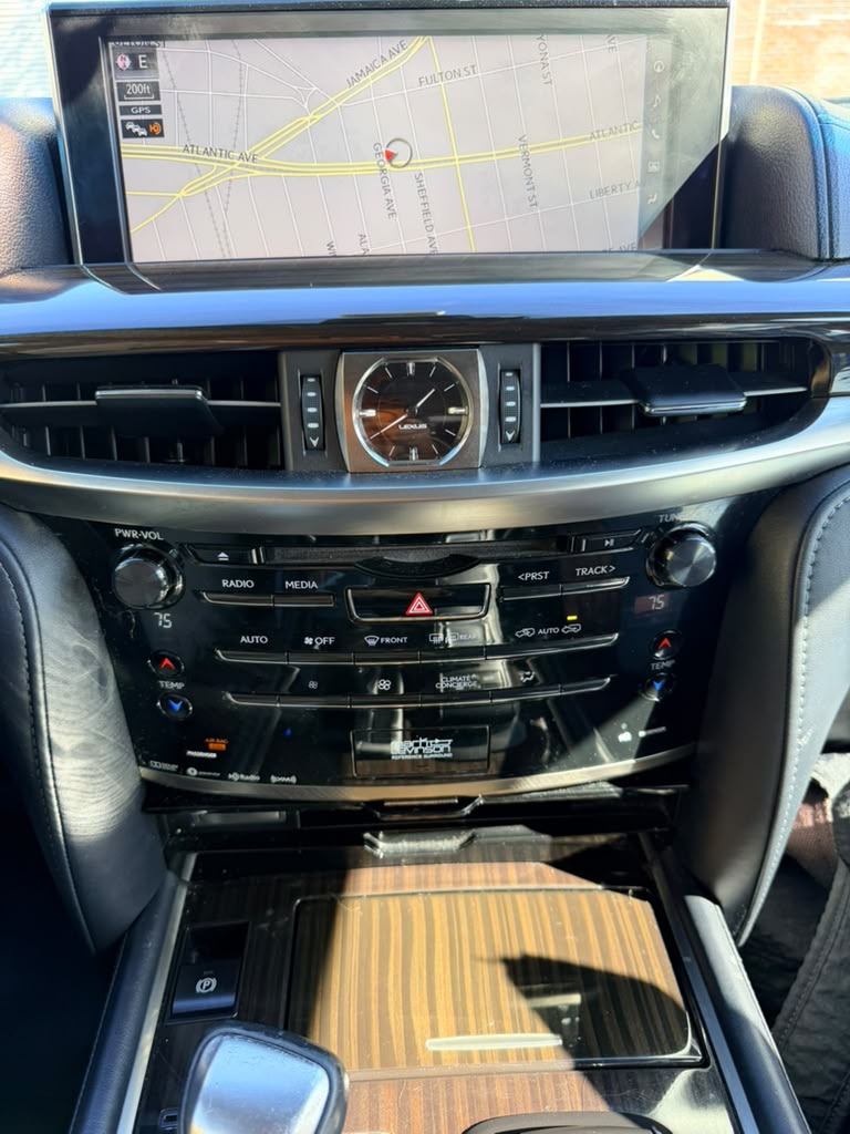 Used 2016 Lexus LX 570 4WD w/ Luxury Package image 14