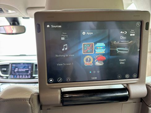 Used 2018 Chrysler Pacifica Touring-L Plus image 12