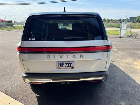 Used 2023 Rivian R1S Adventure AWD/4WD image 9