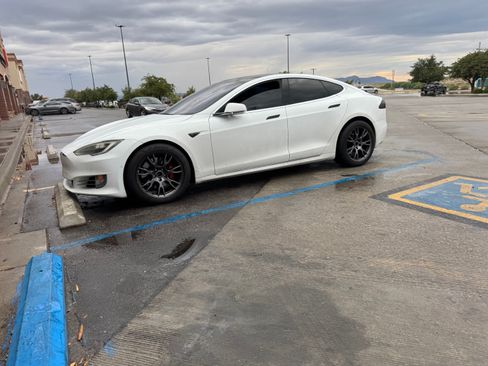Used 2016 Tesla Model S P90D image 4