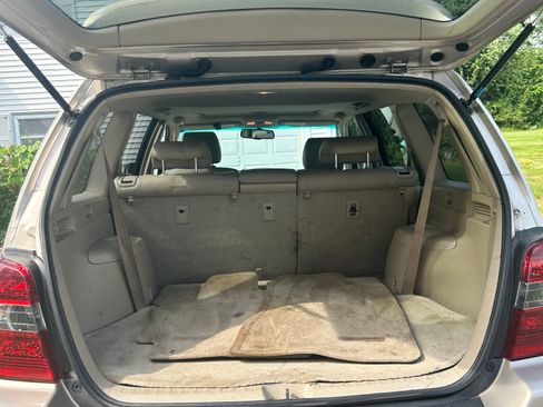 Used 2007 Toyota Highlander 4WD V6 w/ 3rd Row image 8