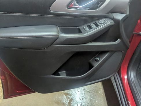 Used 2018 Chevrolet Traverse LT image 21