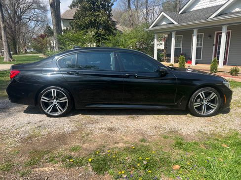 Used 2016 BMW 740i image 9
