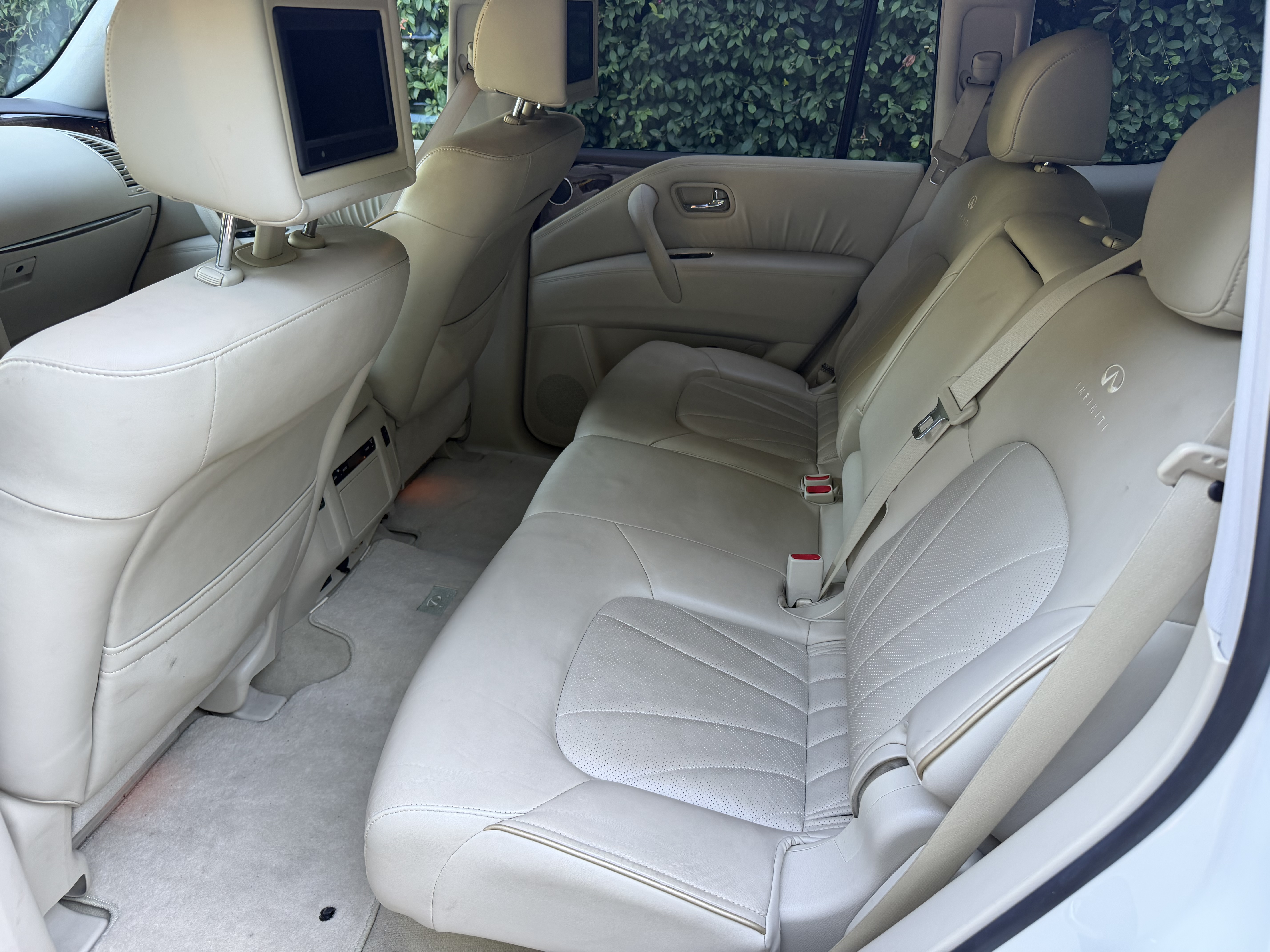 Used 2012 INFINITI QX56 4WD w/ Deluxe Touring Pkg image 11