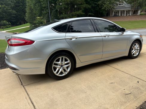 Used 2016 Ford Fusion SE FWD image 4
