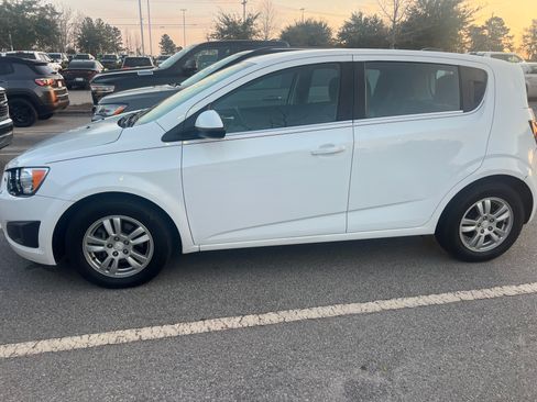 Used 2015 Chevrolet Sonic LT image 4