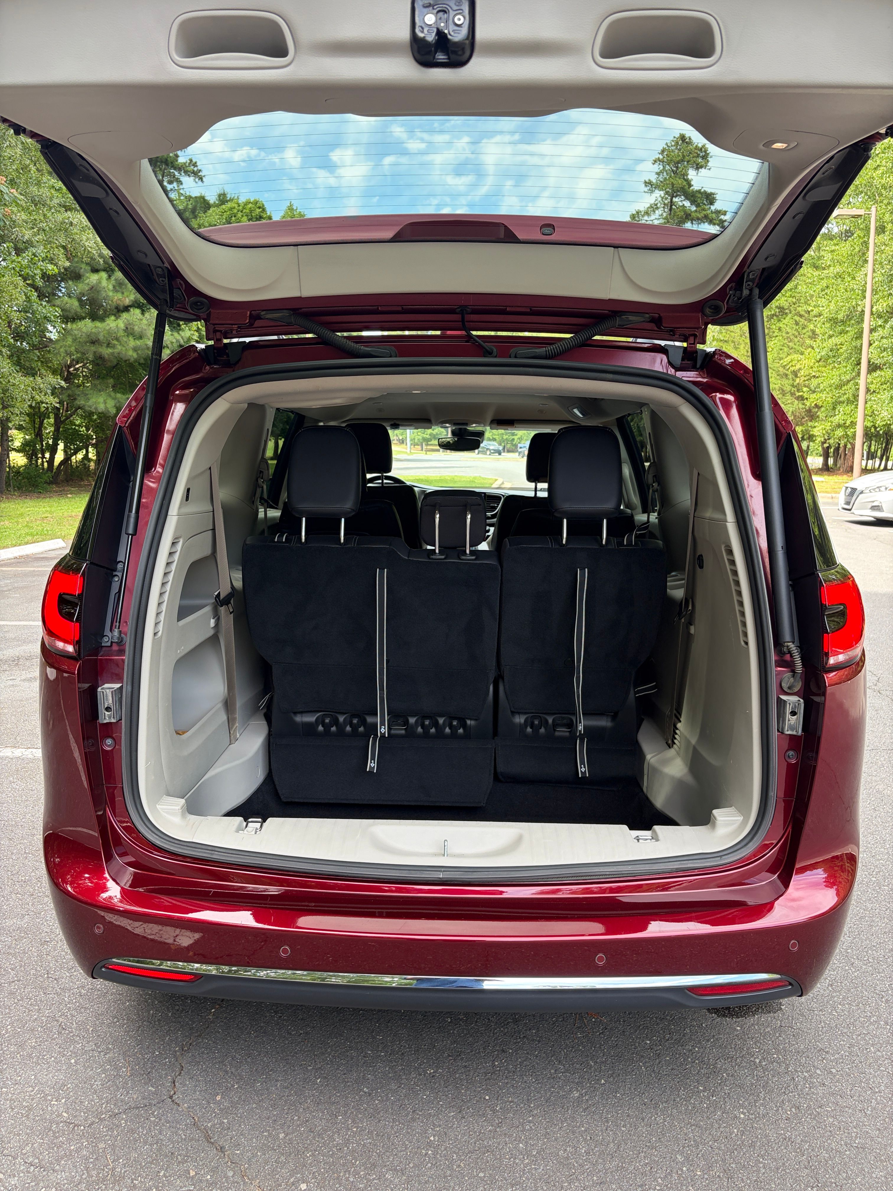 Used 2022 Chrysler Pacifica Touring-L FWD image 10