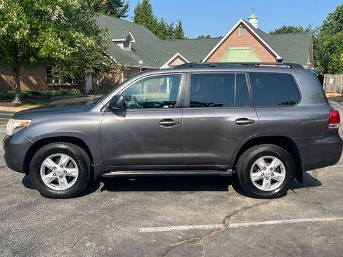 Used 2011 Toyota Land Cruiser image 8