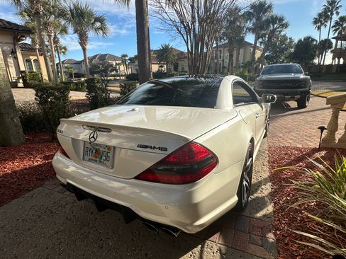 Used 2011 Mercedes-Benz SL 63 AMG image 4