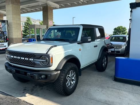 Used 2023 Ford Bronco Badlands AWD/4WD image 6