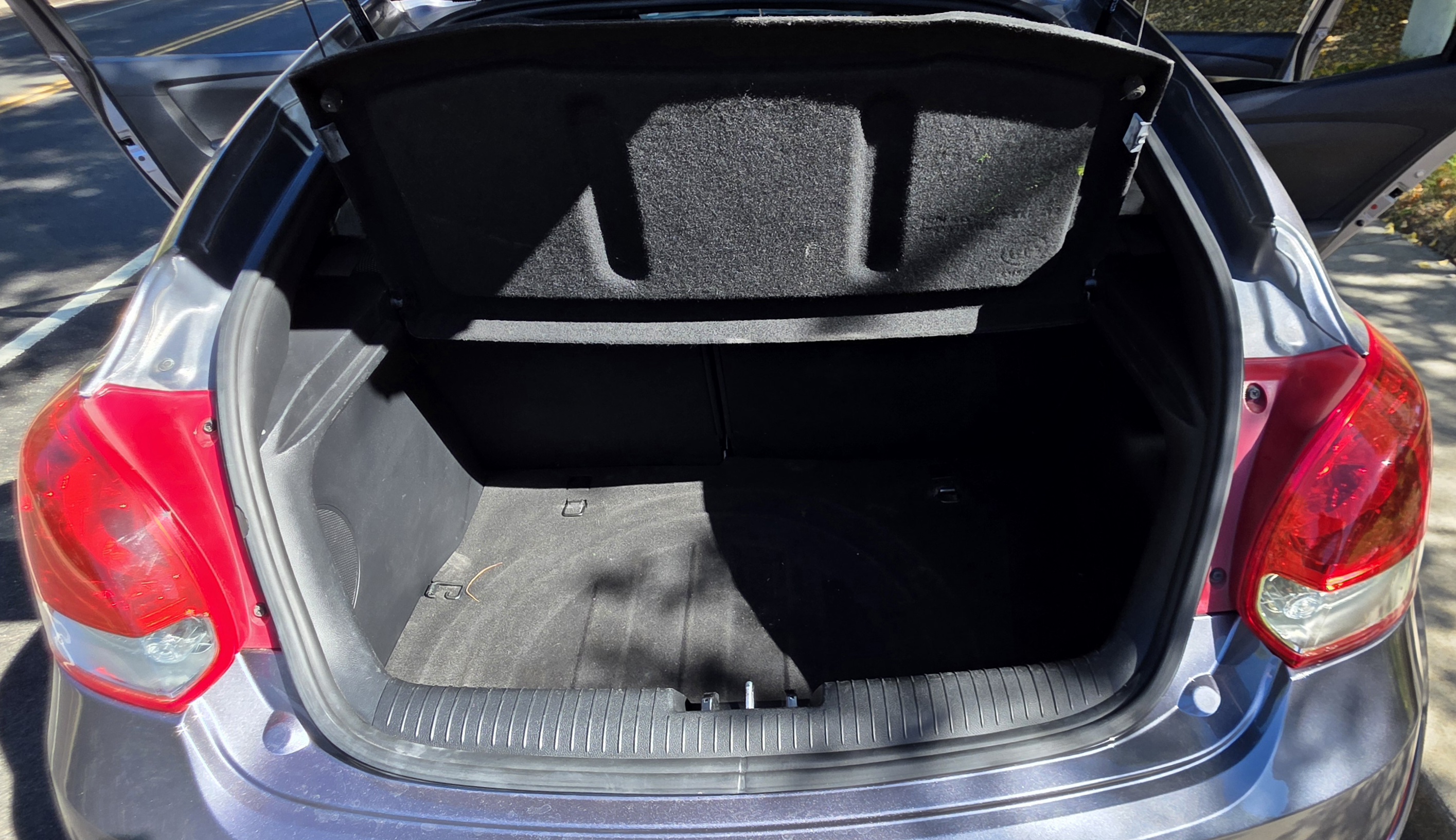 Used 2016 Hyundai Veloster w/ Option Group 02 FWD image 15