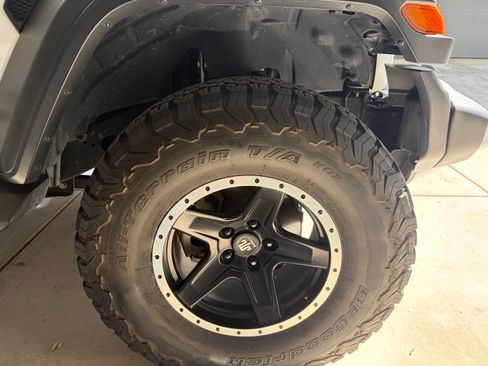 Used 2018 Jeep Wrangler Sport AWD/4WD image 11
