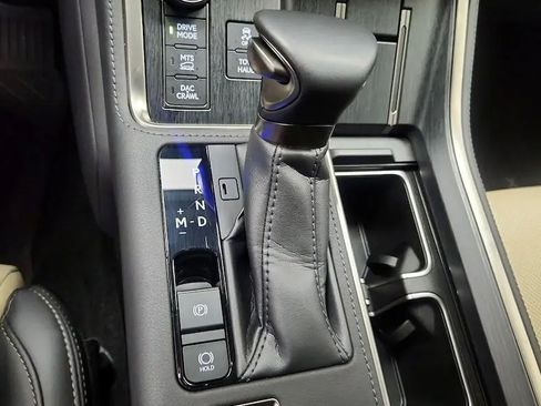 Used 2025 Lexus GX 550 w/ Accessory Package (32) AWD/4WD image 16