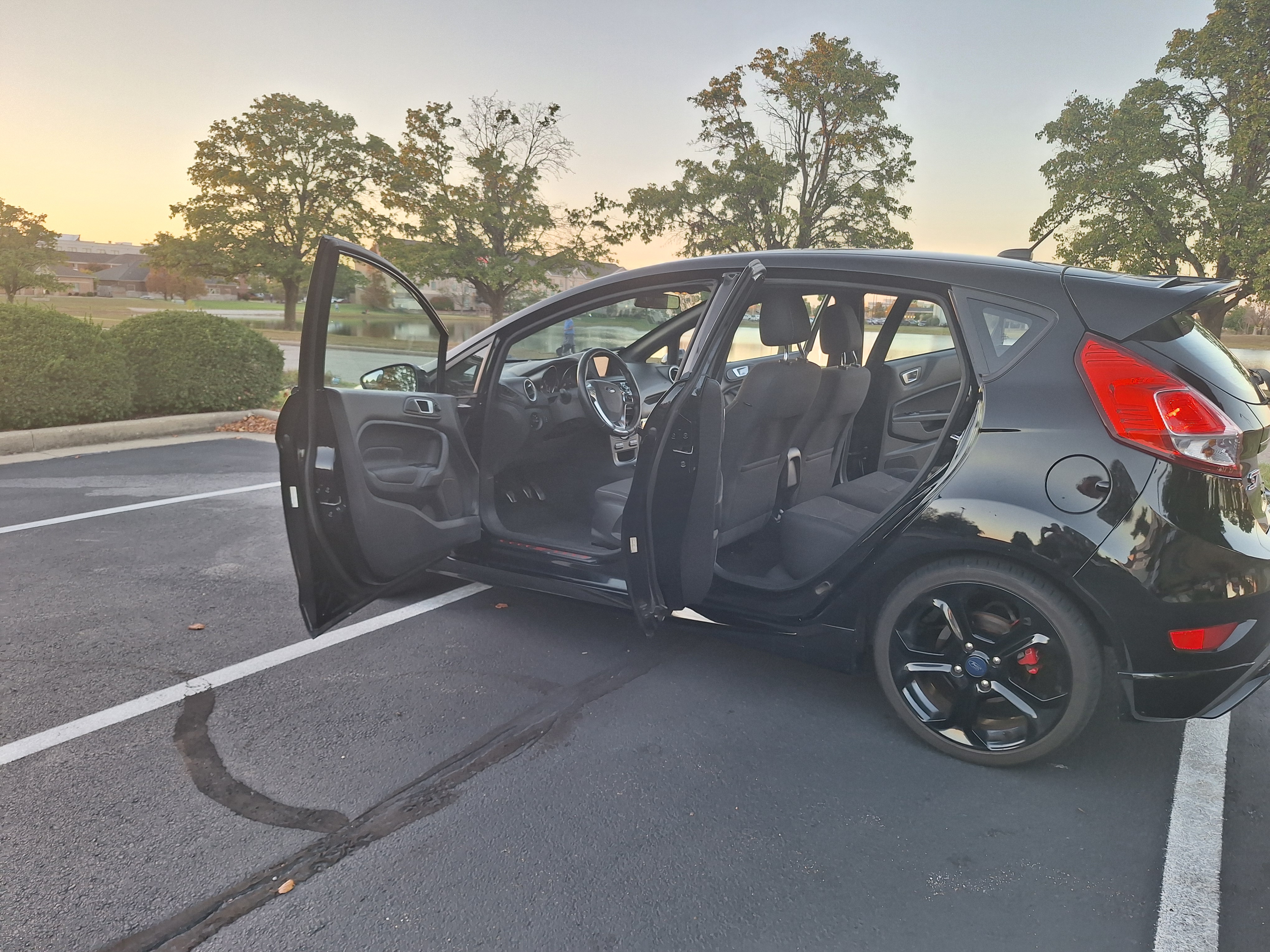 Used 2016 Ford Fiesta ST FWD image 11