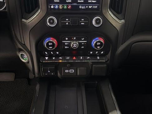 Used 2021 GMC Sierra 2500 Denali w/ Denali Ultimate Package AWD/4WD image 23
