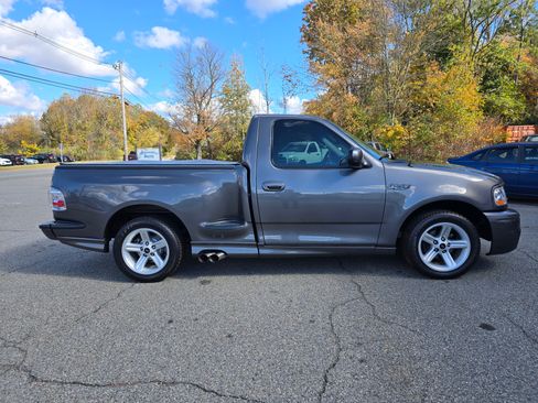 Used 2004 Ford F150 Lightning image 4