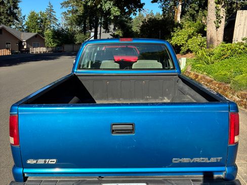 Used 2000 Chevrolet S10 Pickup 2WD Extended Cab image 8