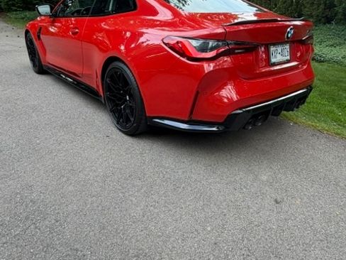 Used 2021 BMW M4 Competition w/ M Carbon Exterior Package RWD image 8
