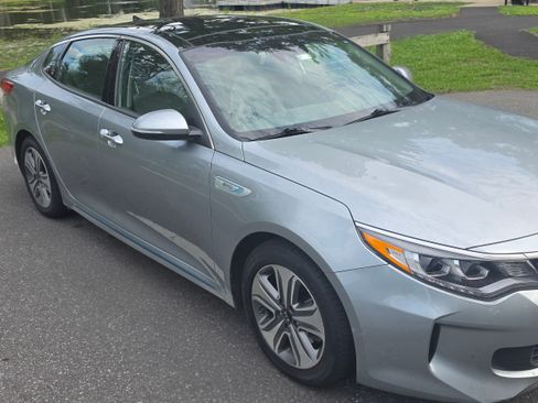 Used 2017 Kia Optima EX w/ Technology Package FWD image 1