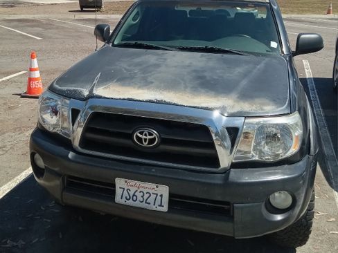 Used 2005 Toyota Tacoma PreRunner image 4