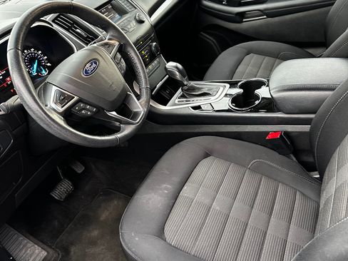 Used 2018 Ford Edge SEL image 11