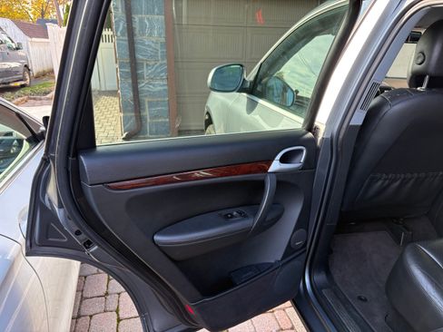 Used 2006 Porsche Cayenne S Titanium Edition image 12