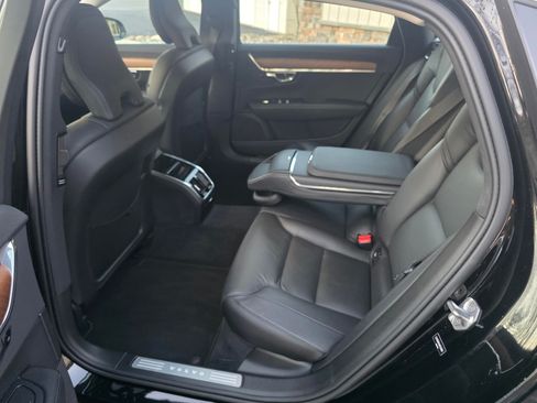 Used 2022 Volvo S90 B6 Momentum image 13