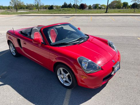 Used 2001 Toyota MR2 RWD image 2