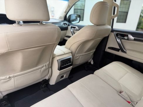 Used 2022 Lexus GX 460 Premium w/ Premium Package AWD/4WD image 20