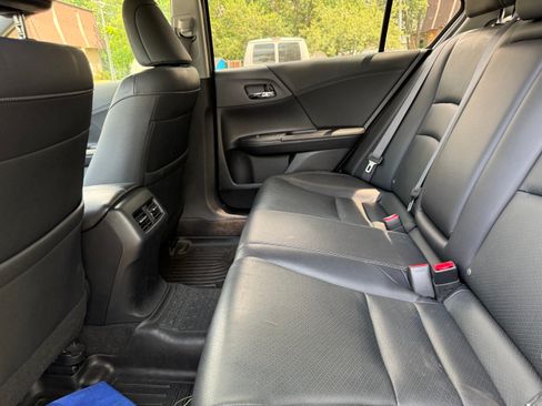 Used 2017 Honda Accord Touring image 16