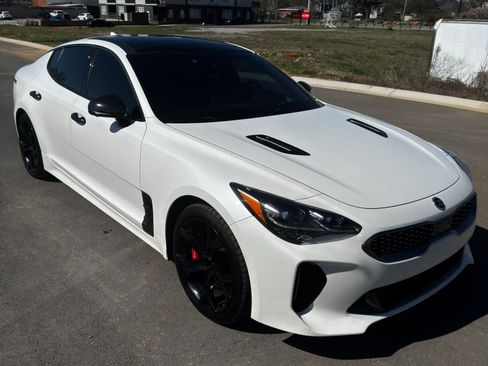 Used 2018 Kia Stinger GT2 image 1