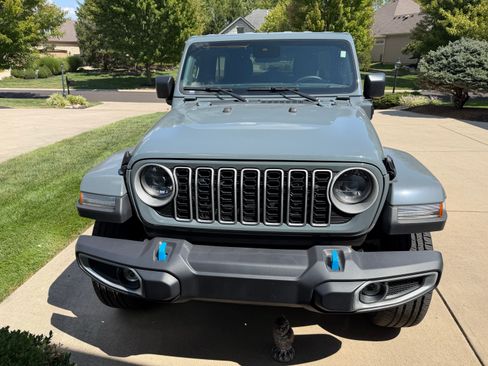 Used 2024 Jeep Wrangler Unlimited Sahara w/ Safety Group AWD/4WD image 5