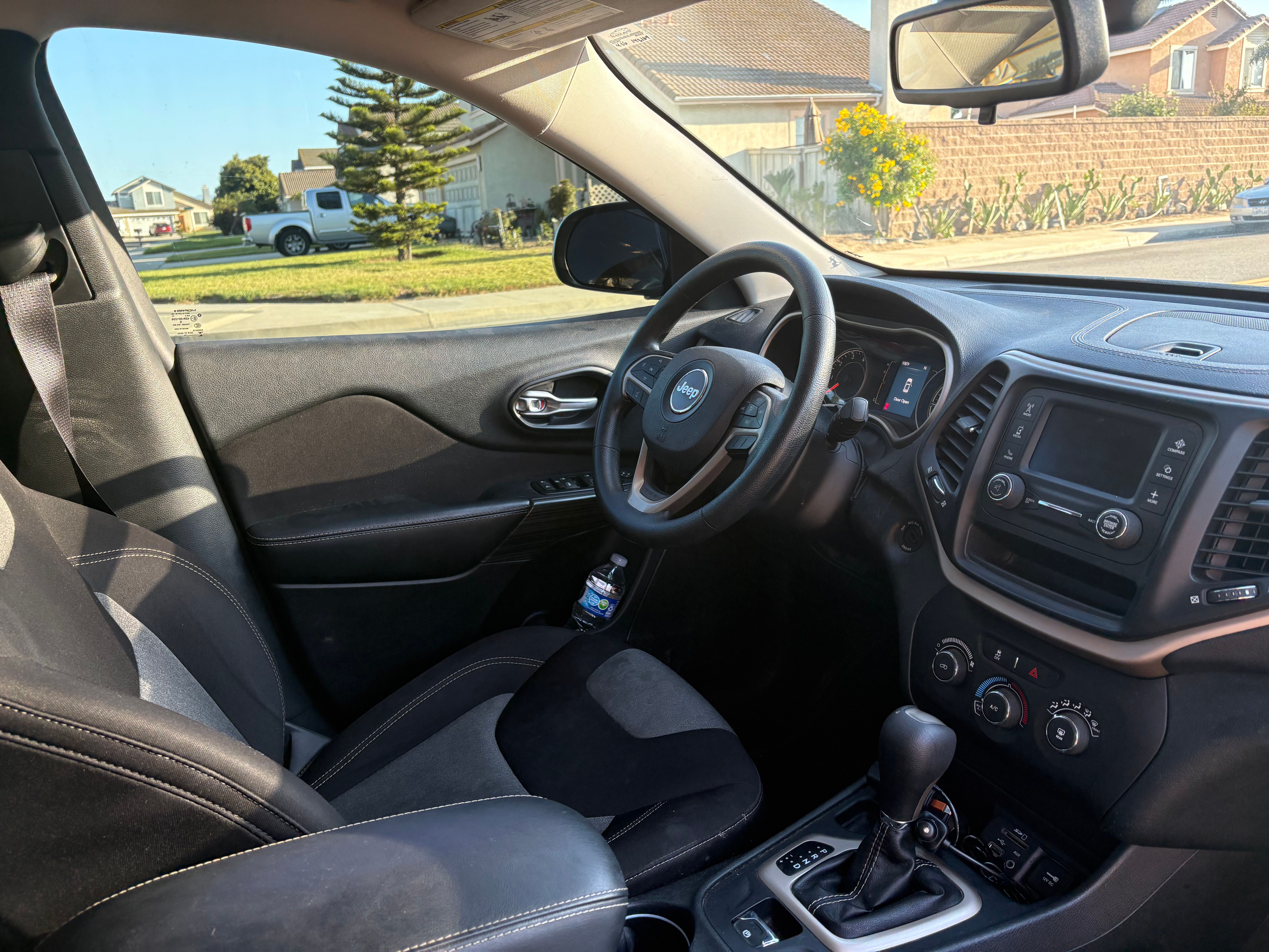Used 2015 Jeep Cherokee Sport FWD image 13