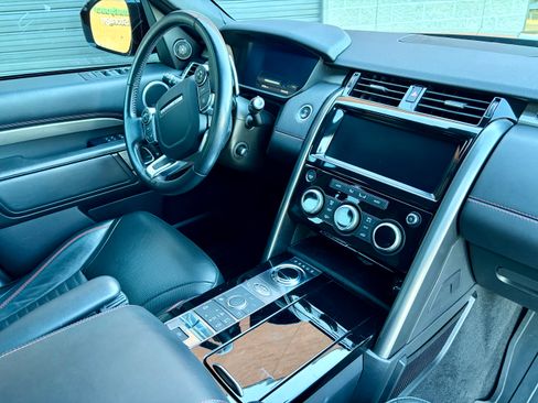 Used 2018 Land Rover Discovery HSE Luxury image 12