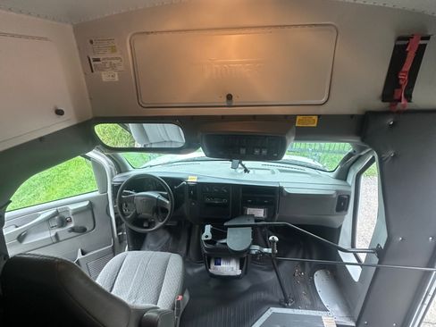 Used 2007 Chevrolet Express 3500 w/ School Bus Package RWD image 8