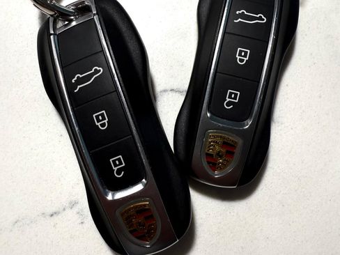 Used 2021 Porsche Cayenne Sport Utility 4D image 17