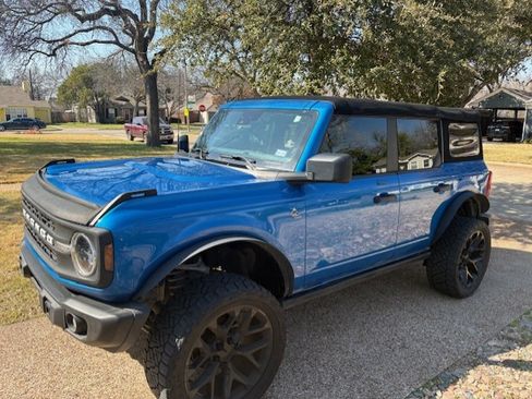 Used 2022 Ford Bronco Black Diamond image 1