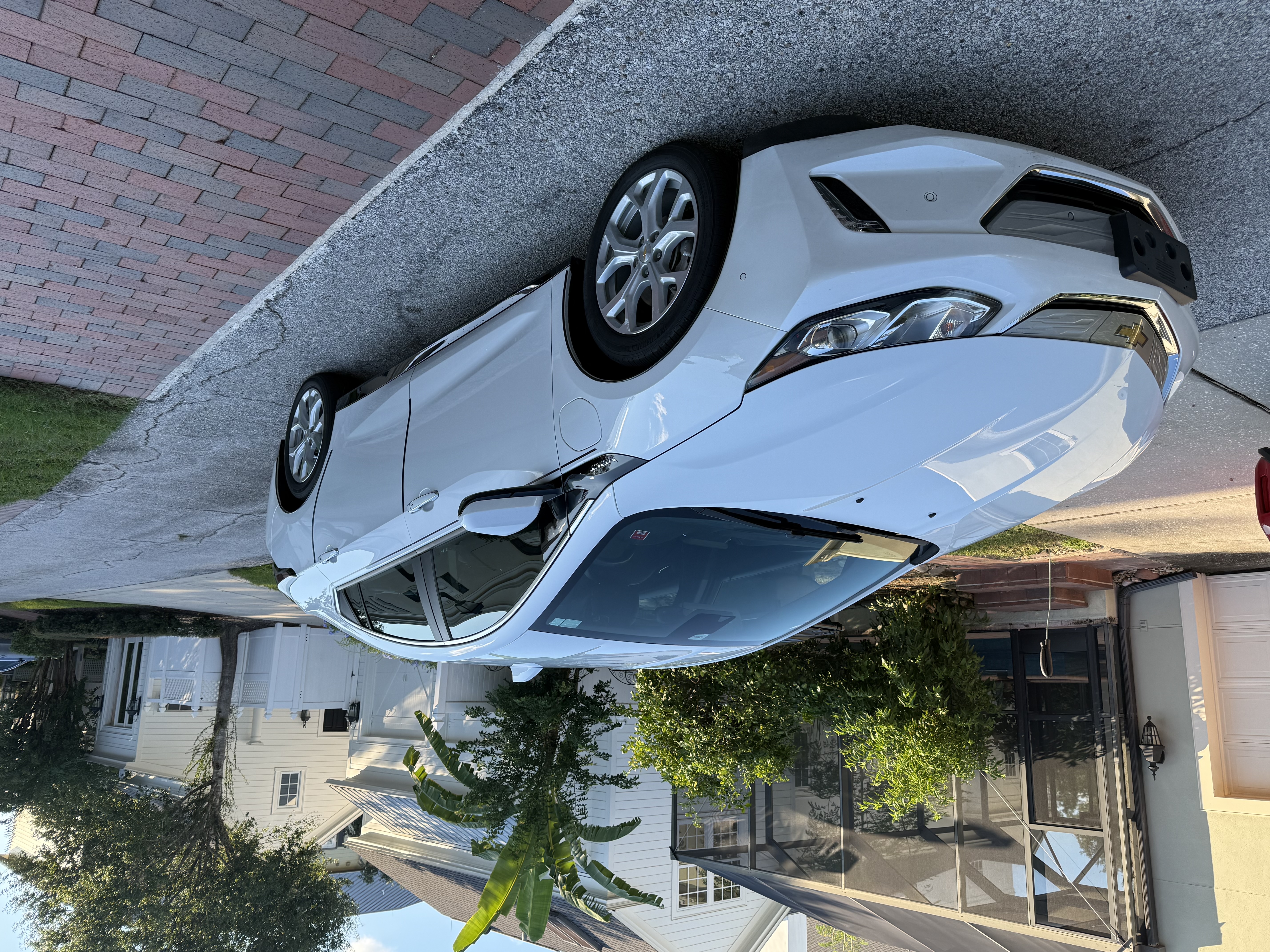 Used 2017 Chevrolet Volt Premier w/ Driver Confidence II Package FWD image 4