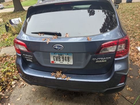 Used 2017 Subaru Outback 2.5i Premium image 9