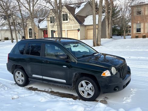 Used 2010 Jeep Compass Sport image 2