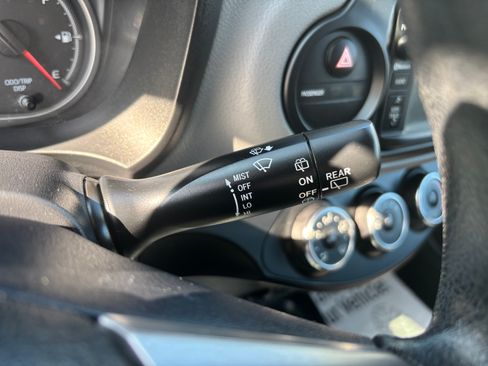 Used 2017 Toyota Yaris L image 15