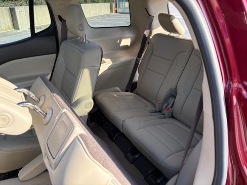 Used 2017 GMC Acadia Denali w/ Technology Package AWD/4WD image 15