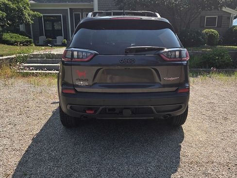 Used 2019 Jeep Cherokee Trailhawk w/ Comfort/Convenience Group AWD/4WD image 2