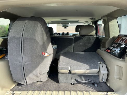 Used 2003 HUMMER H2 w/ Preferred Equipment Group image 8