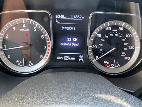 Used 2018 Nissan Titan SL image 11