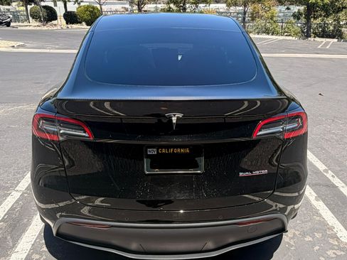 Used 2023 Tesla Model Y Performance AWD/4WD image 8