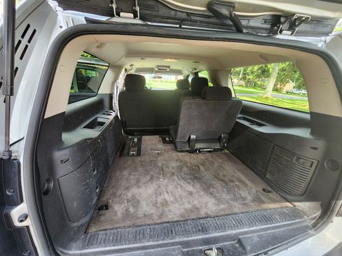 Used 2011 Chevrolet Suburban 2500 LS w/ Skid Plate Package AWD/4WD image 15