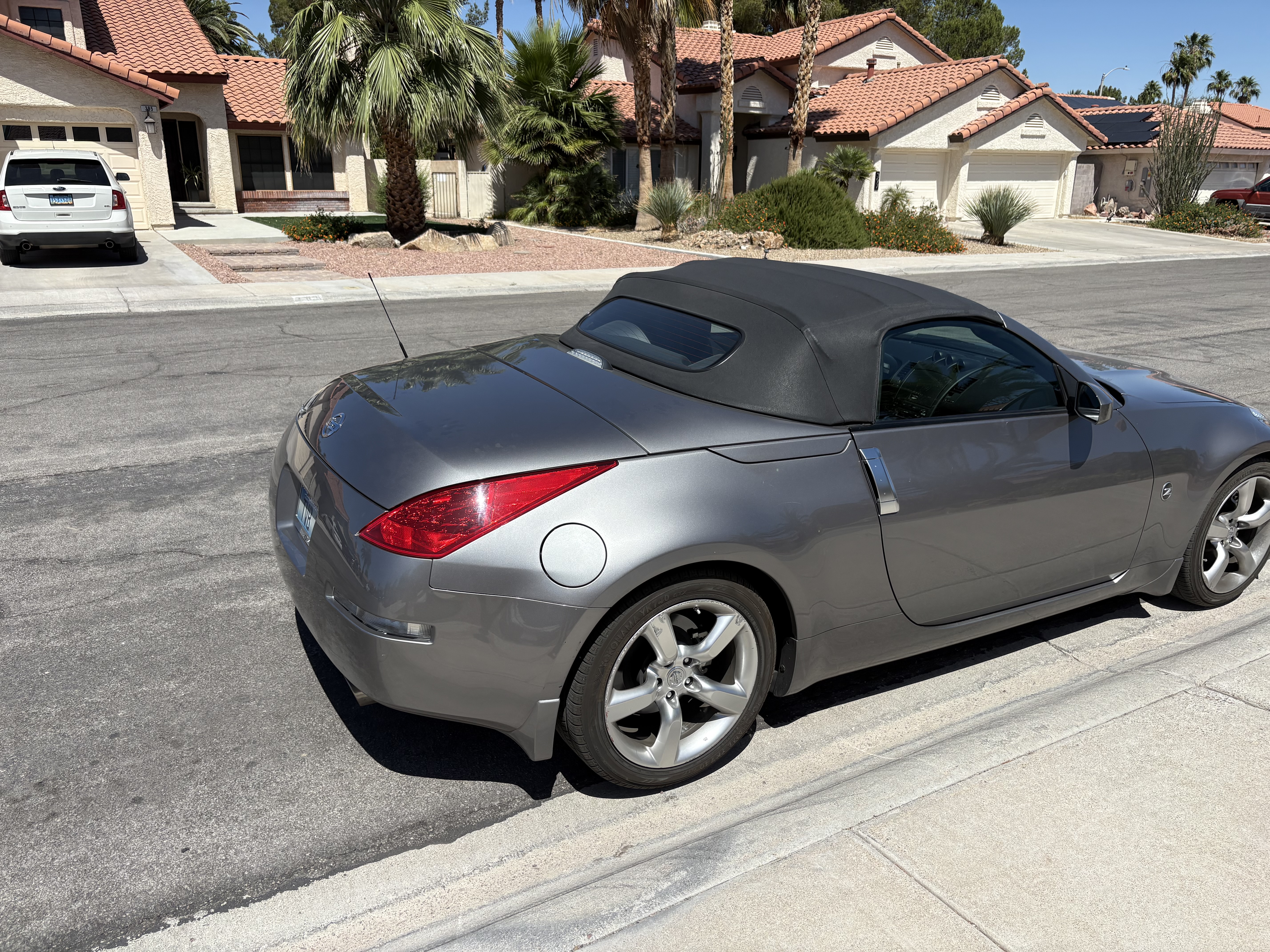 Used 2007 Nissan 350Z Touring RWD image 2