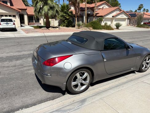 Used 2007 Nissan 350Z Touring RWD image 2