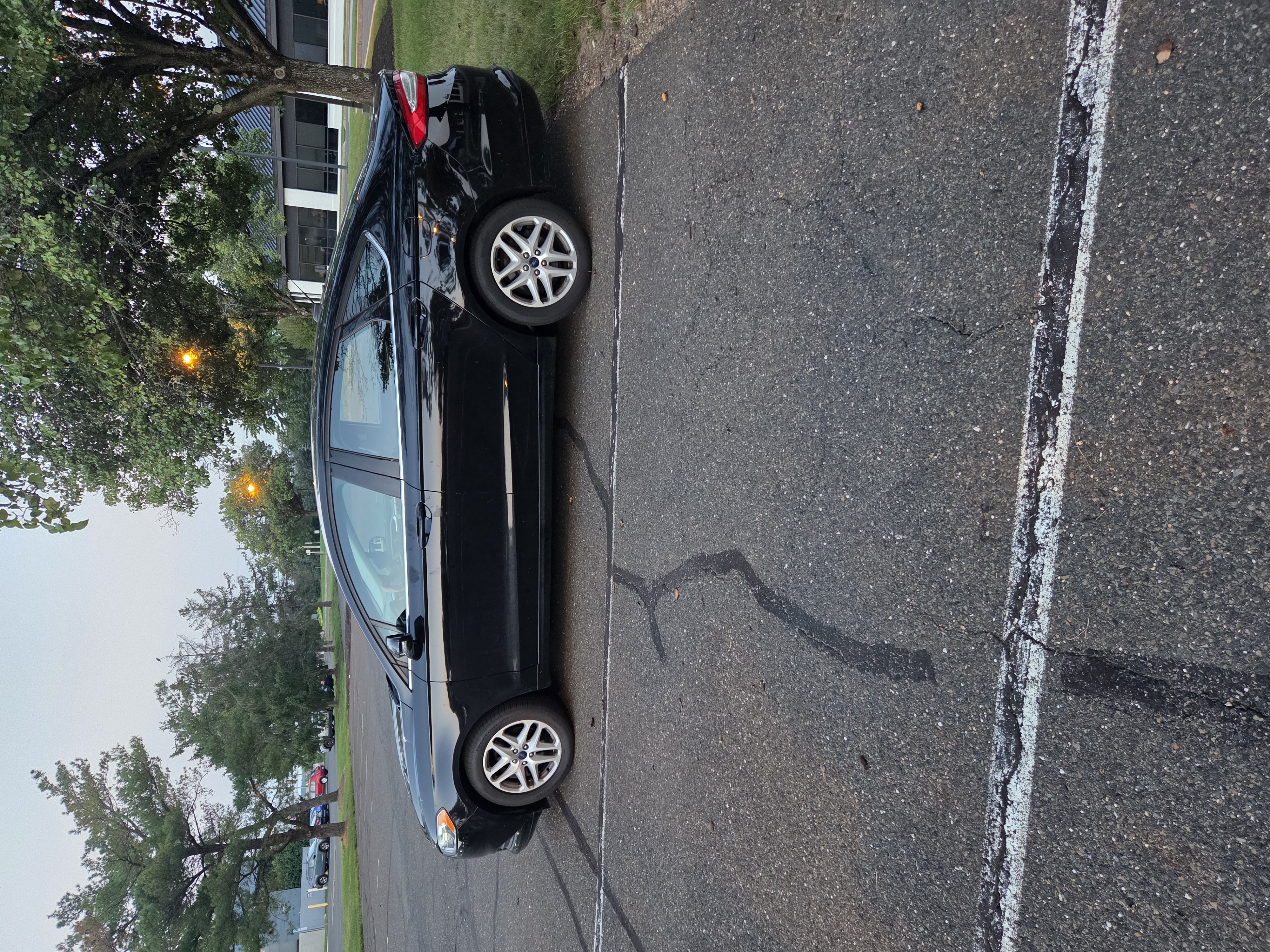 Used 2016 Ford Fusion SE FWD image 1